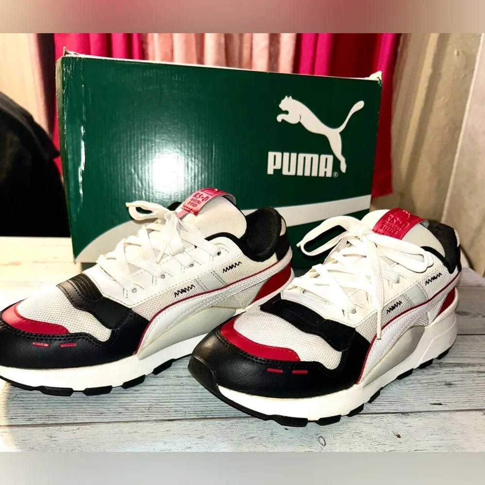 Men’s Puma RS 2.0 core sneakers. White/black/red size-7 1/2